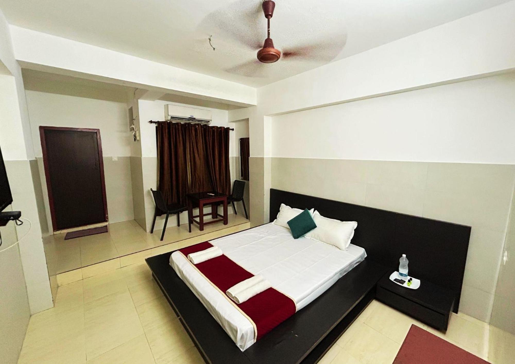 Midtown Residency Hotel Calicut Exterior foto